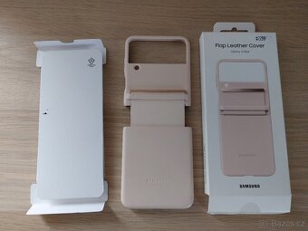 Samsung galaxy Z Flip4 silicone cover with strap - 4