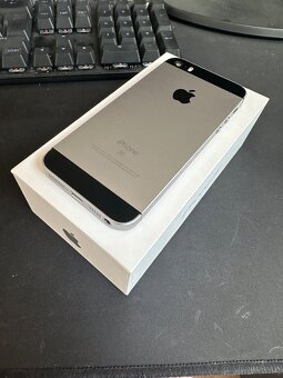 Apple iPhone SE 2016 16gb černý - 4