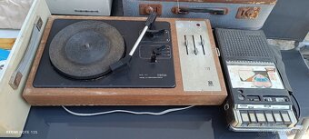 Gramofon, projektor, kazeťák - 4