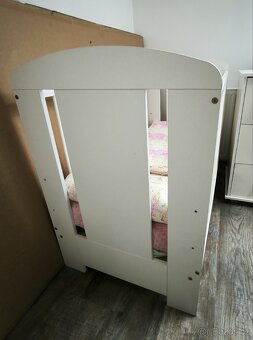 Dětská postýlka, matrace, přebalovací pult - 4