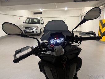 Aprilia SR GT 125 černá - 4