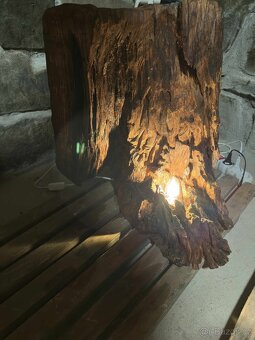 Jedinečná ručně vyráběná lampa z třešňového dřeva - 4