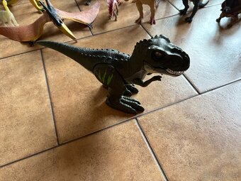 Figurky dinosaurů - 4
