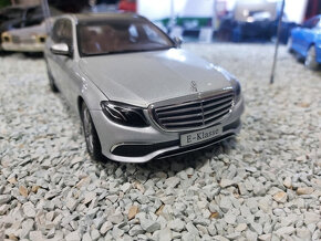 model auta Mercedes E klasse T modell Iscale 1:18 - 4