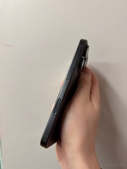 iPhone 16 Pro, baterie 98% - 4