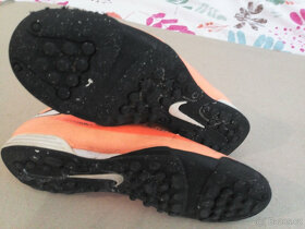 Sálové - NIKE HYPERVENOM-40 / US7 - 4
