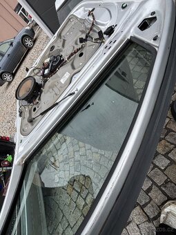 Škoda octavia 2 - přední pravé dveře - 4