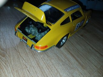 Porsche 911 bburago 1:24 - 4