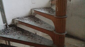 Staré litinové točit schodiště - 4