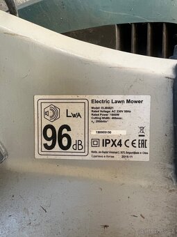 Prodám Elektrickou sekačku Makita ELM4621 - 4