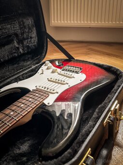 Squier Standard Stratocaster + hard case - 4