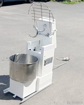 Hnětač těsta gastro výklopný 30,5 lit - 4