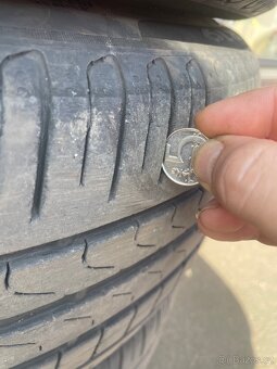 235/40 R19 pirelli - 4