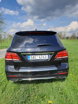 Mercedes - Benz - 4