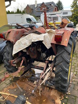 Traktor RS - 09, čelní nakladač - 4