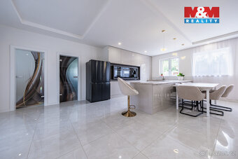 Prodej plně soběstačného rodinného domu v Rostoklatech - 4