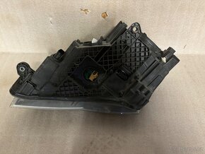 Pravý světlomet Škoda Superb III - 4