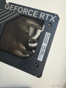 GIGABYTE GeForce RTX 5060 WINDFORCE OC 8 - 4