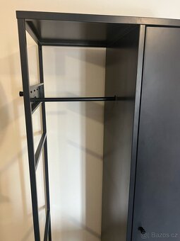 Matně černá kovová šatní skříň hoorns - 4