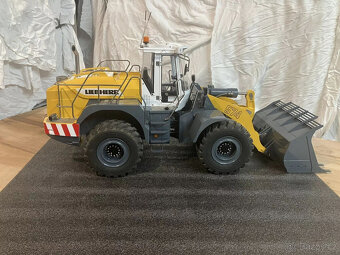 RC kolový nakladač Liebherr 574 (bez Tamiya, Premacon) - 4