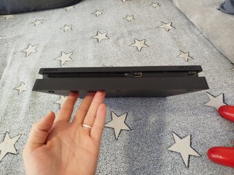 Herní konzole PlayStation 4 - 4