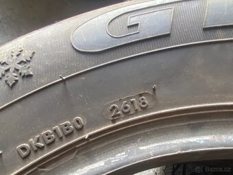 Prodám 2ks zimní pneu 195/65 r15 - 4