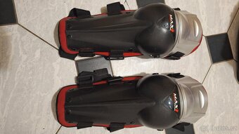 Přilba,bunda,chrániče - 4