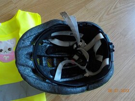 Helma na kolo zn.UVEX dětská cca do 8 let max.56 cm - 4