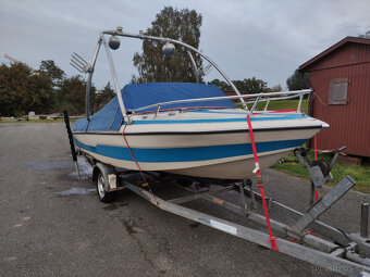 WakeboardWaterskiMotorboat včetně přívěsu s novým Tüv Hobbyi - 4