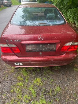 Mercedes CLK 320 veskere dily z vozu - 4