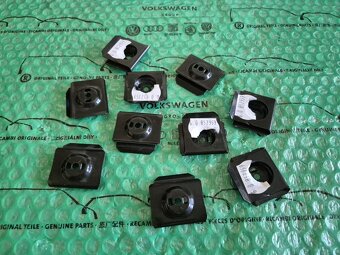 upínací pružina pojistkové skříně Škoda Felicia 6U0857959 - 4