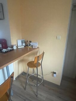 Barový stůl a 3 židle - 4