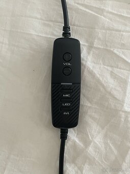 Sluchátka Yenkee YHP303 a myš Logitech G102 Lightsync - 4