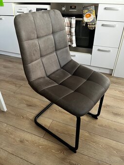 Jídelní stůl a židle - 4