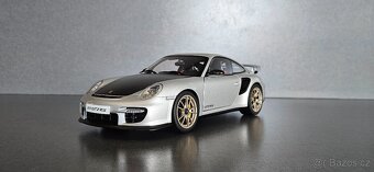 Autoart Porsche 911 (977) GT2 RS - 4