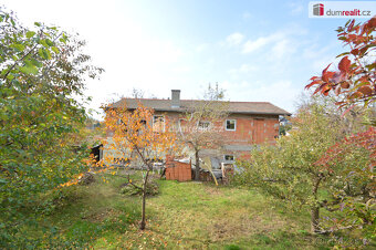 Prodej P5 Lochkov 2 rodinné domy 320m2 pozemek 974m2 - 4