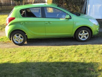 Hyundai i20 1.2 r.v.2010 po 1.maj.nový v ČR.naj.89 700km. - 4