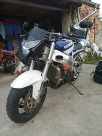 Prodám Suzuki GSX-R 750 K1 - 4