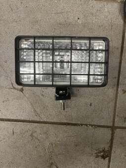 Prodam PŘEDNÍ SVĚTLA a OBRYSOVÉ SVĚTLA  na traktor Belarus. - 4