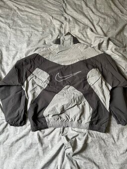 Šedá větrovka Nike Windbreaker - 4