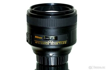 Nikon AF-S Nikkor 85mm 1:1,8 G + UV filtr TOP STAV - 4
