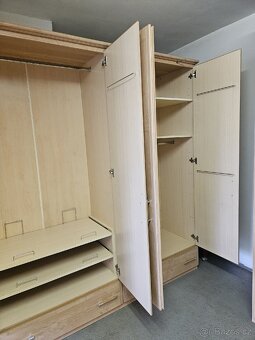 Velká šatní skříň - 4