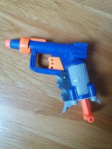 Prodám - Nerf pistole a 3 malé pistolky SLEVA - 4