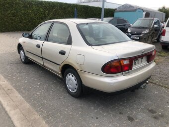 Mazda 323 1.5i sedan rok 1995 - 4
