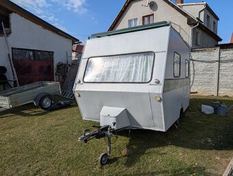 Karavan se solárním panelem - 4