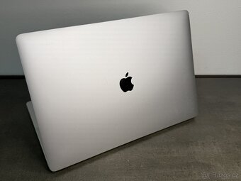 MacBook Pro 16'' 2019 / i7 / 16GB / 512GB SSD / Silver - D - 4