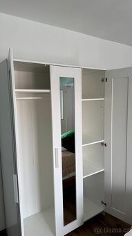Skříň se 3 dveřmi - 4