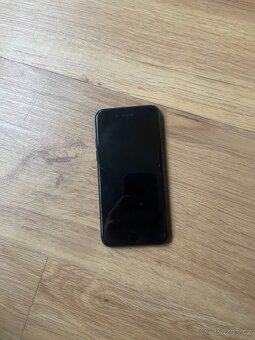 Apple iPhone 7 - 4