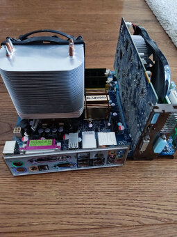 Základová deska GIGABYTE, CPU Core2Duo, 4G RAM, GPU HD5770 - 4