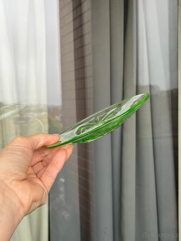 Starožitný talířek 14.5 cm, uranové sklo - 4